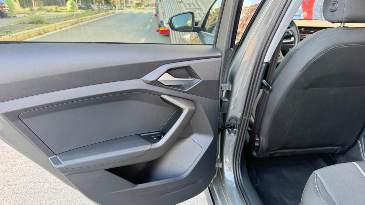 Audi A1 allstreet 30 TFSI S tronic Business LED NAVI COCKPIT CAR PLAY PDC CLIMA AUTOAMTICO CERCHI 17