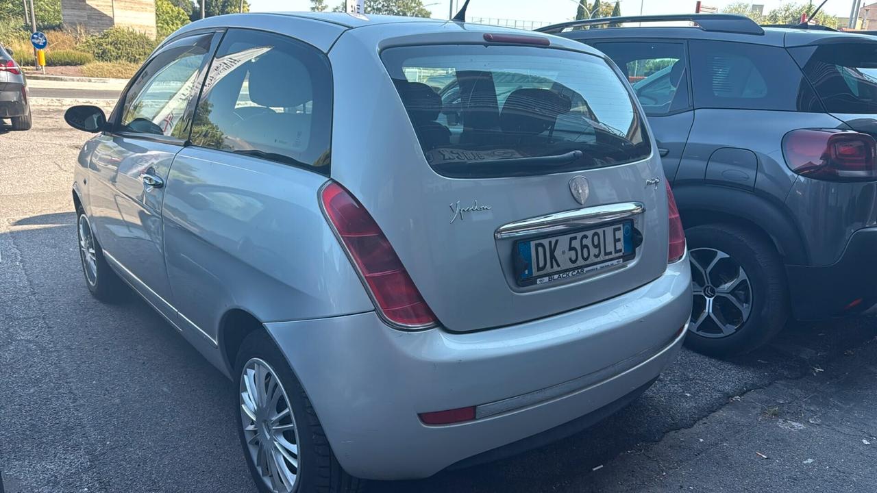 Lancia Ypsilon 1.3 MJT 75 CV Oro Bianco