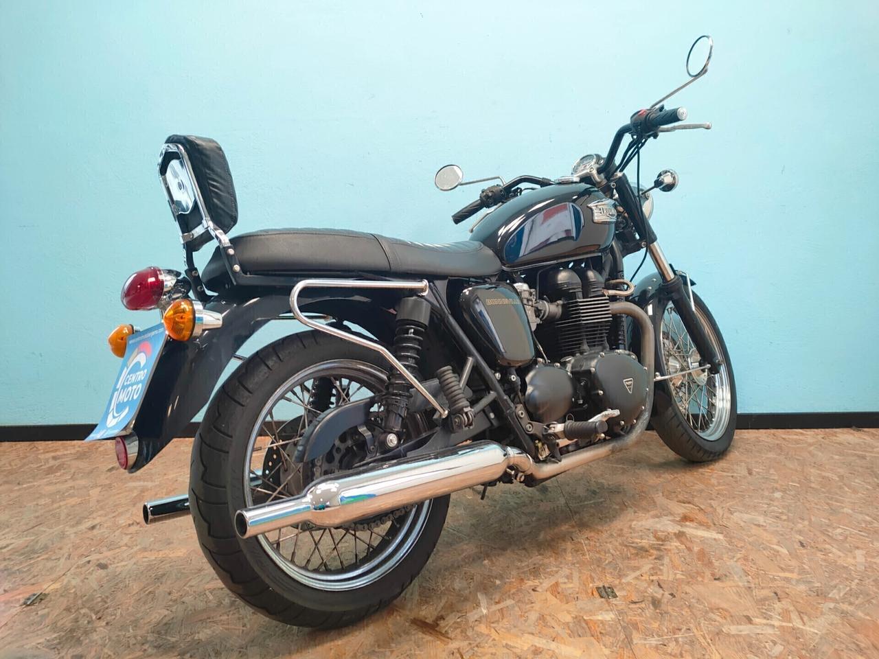 Triumph Bonneville 800: l'intramontabile scrambler