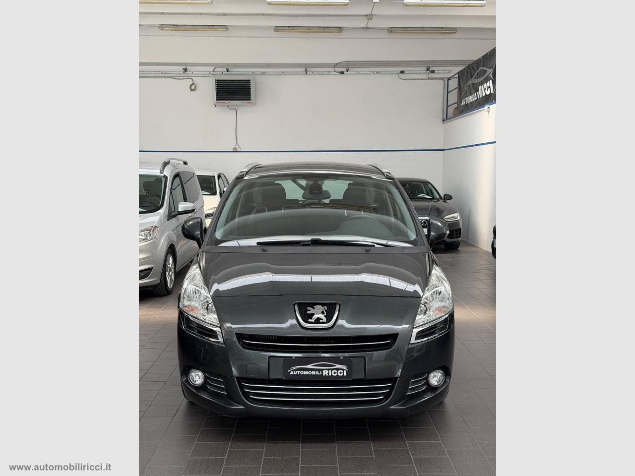 PEUGEOT 5008 1.6 HDi 115 CV 7 POSTI