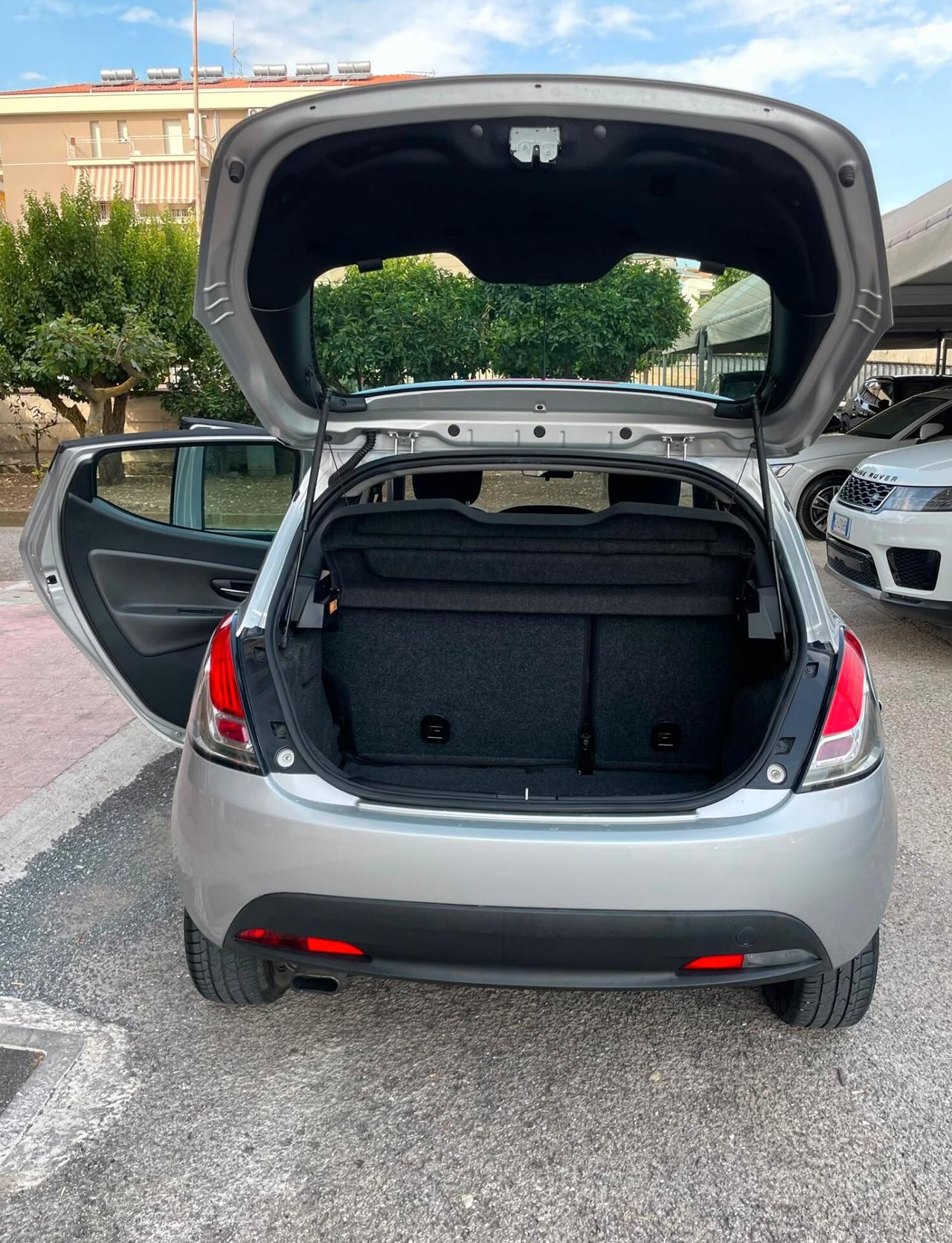 Lancia Ypsilon 1.2 69 CV 5 porte S&S Silver