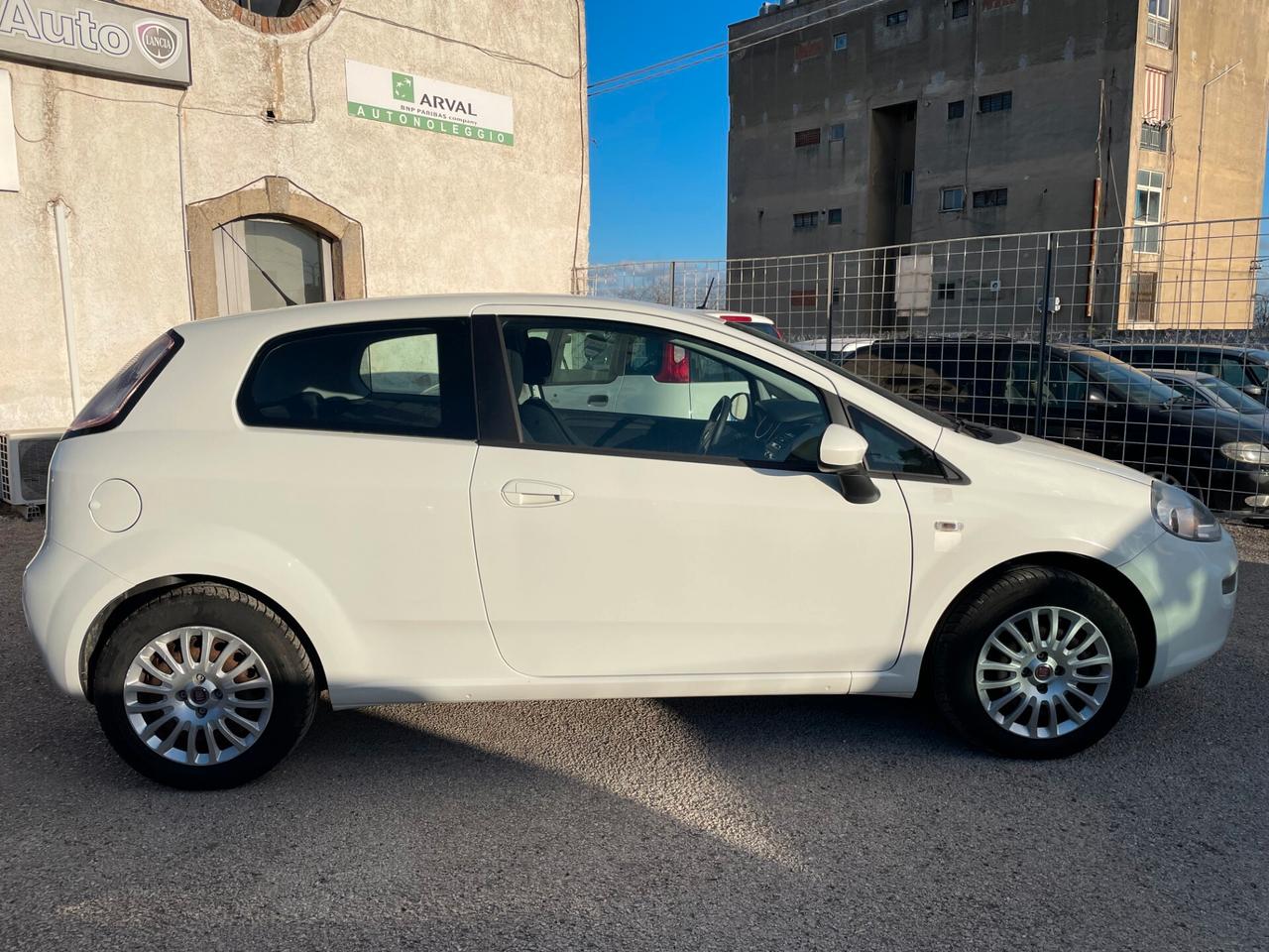 Fiat Punto 1.3 MJT 75CV 3 porte 5 posti OK NEOPATENTATI