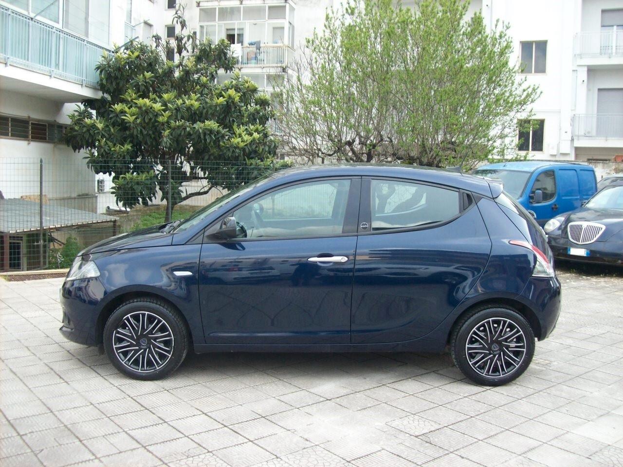 Lancia Ypsilon 1.0 FireFly 5 porte S&S Hybrid Ecochic Gold