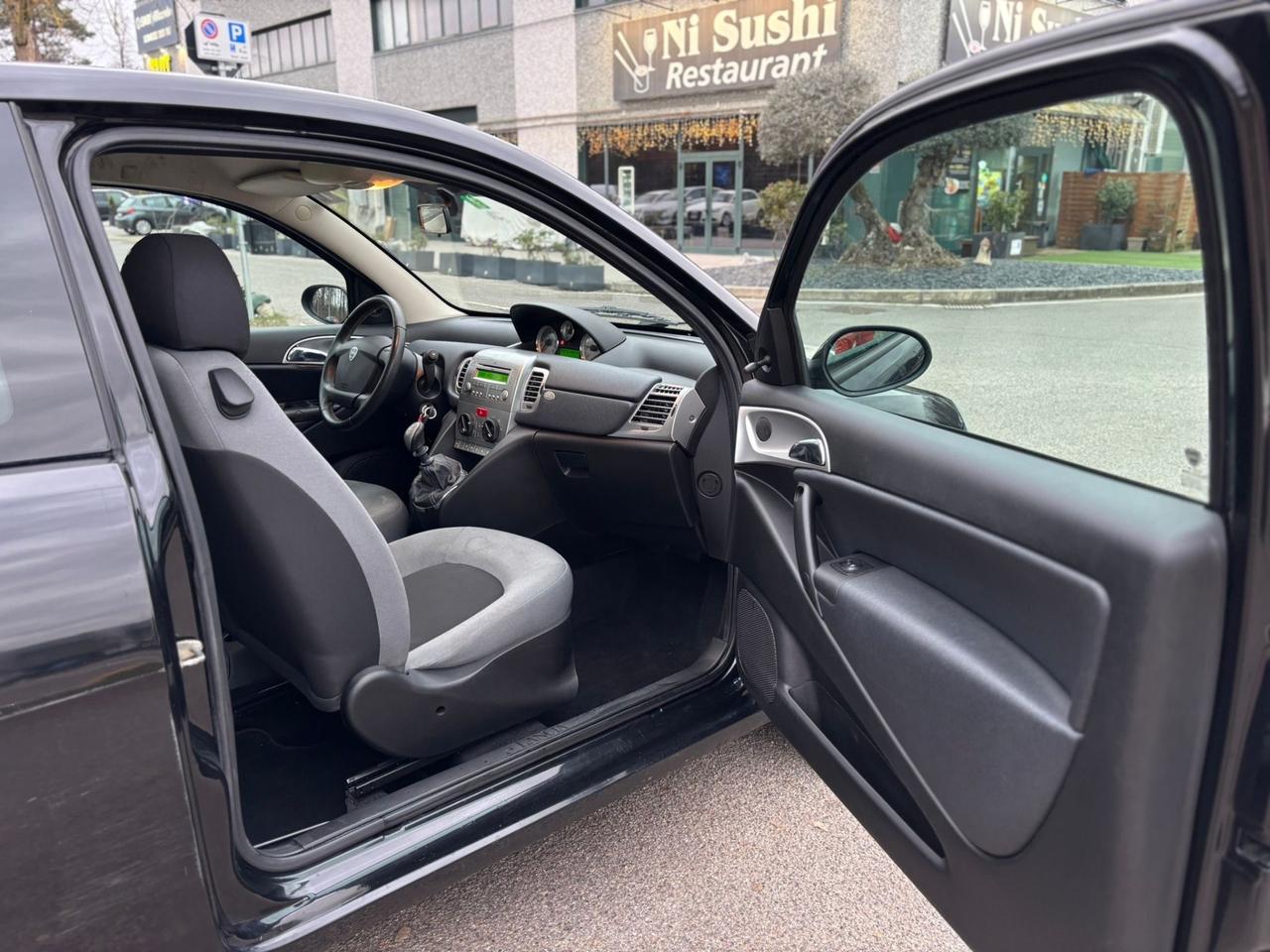 Lancia Ypsilon 1.2 69 CV Argento