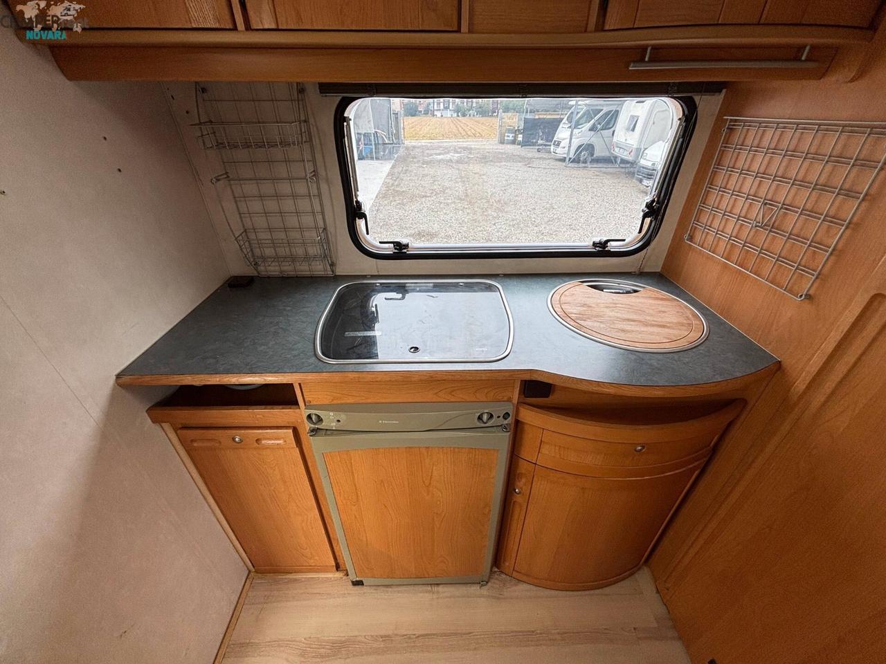 ADRIA UNICA B 462 PH - roulotte con letto matrimoniale