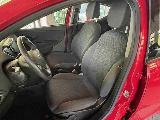 Lancia Ypsilon 1.0 FireFly 5 porte S&S Hybrid Silver
