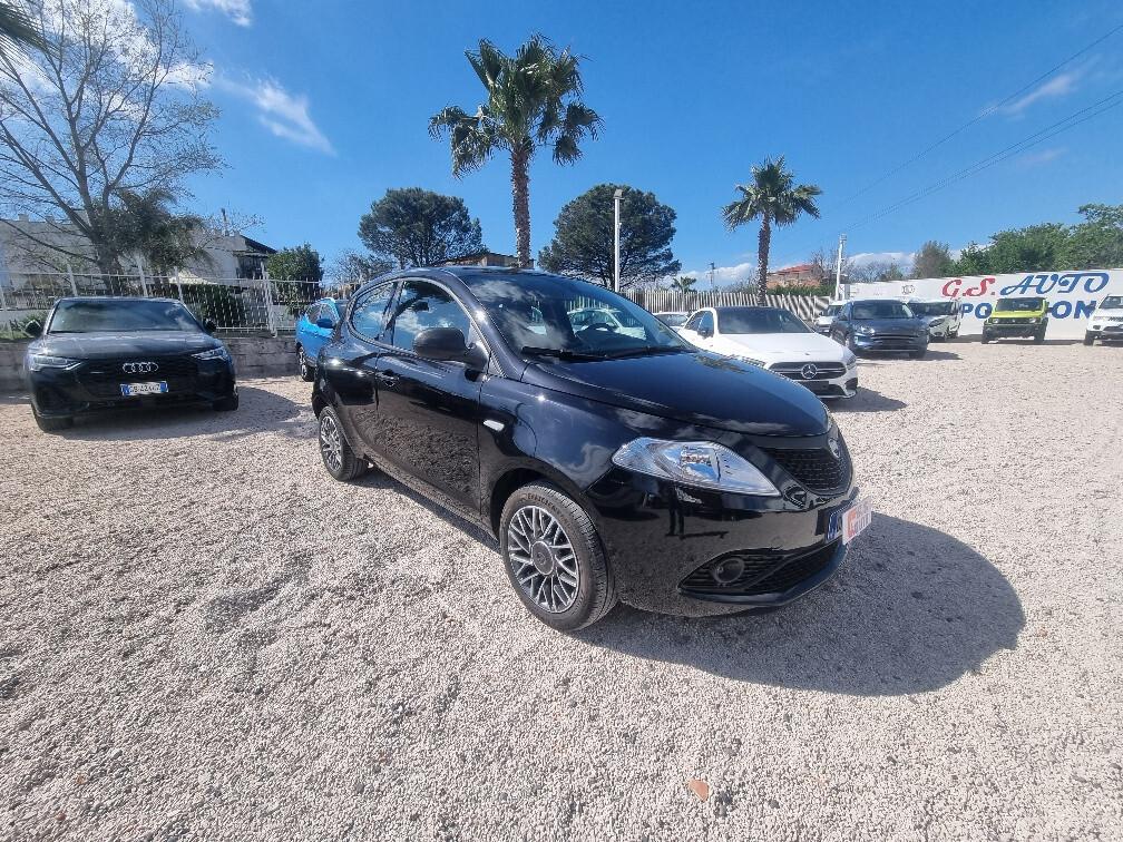 Lancia Ypsilon 1.0 FireFly 5 porte S&S Hybrid Ecochic Gold