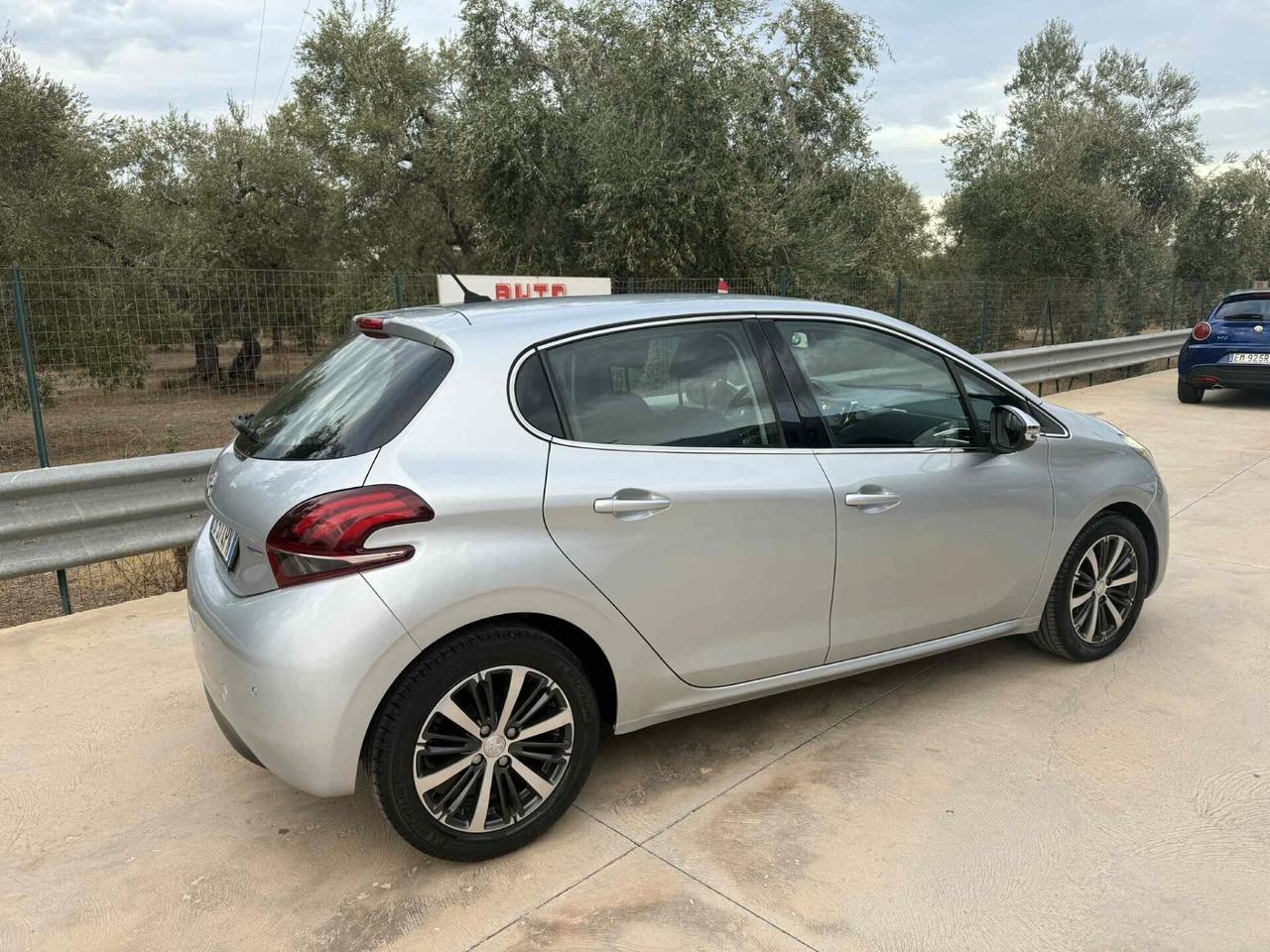 Peugeot 208 PureTech Allure 1.2 BENZINA 2015