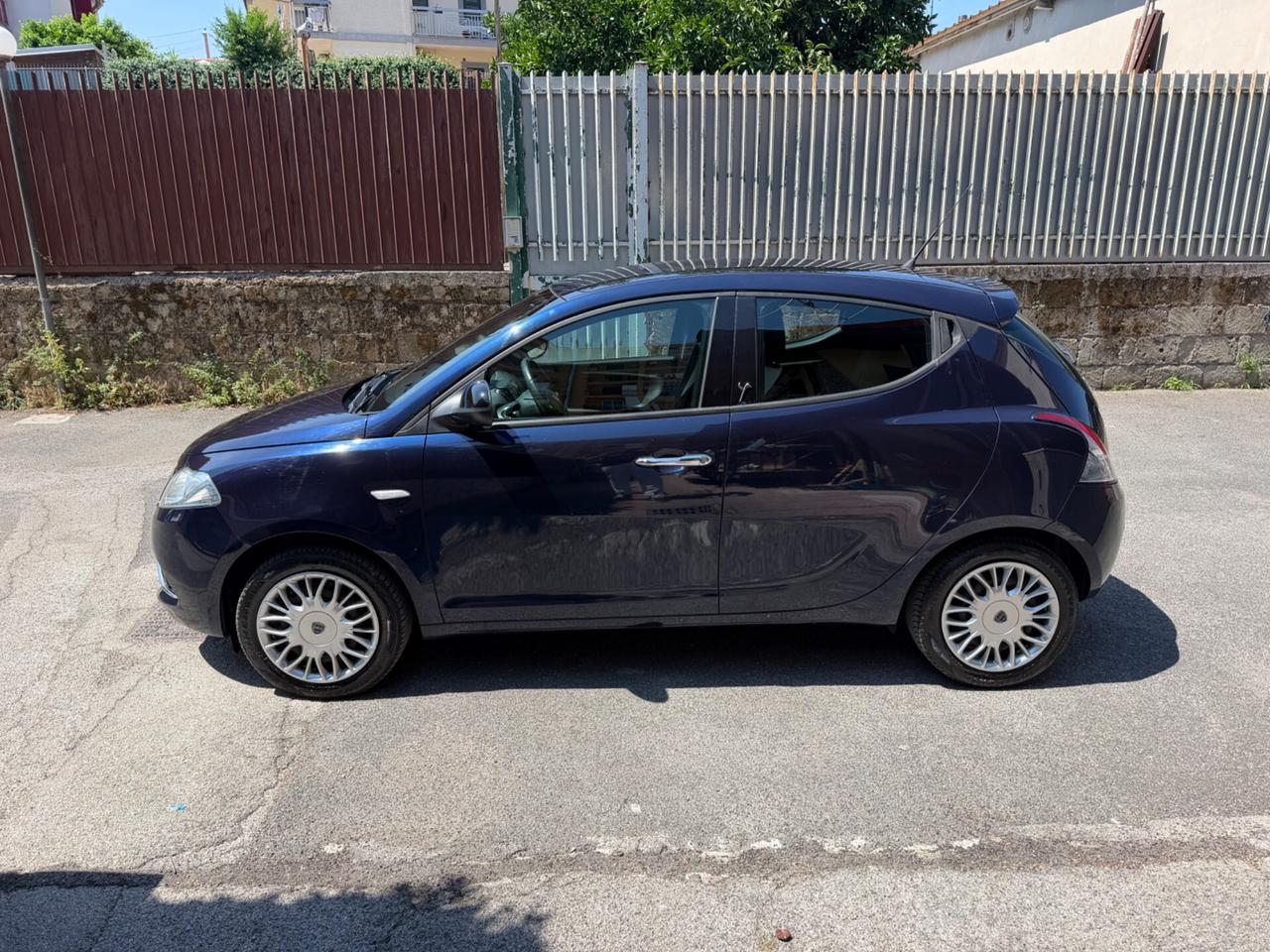 Lancia Ypsilon 1.2 69 CV 5 porte Silver