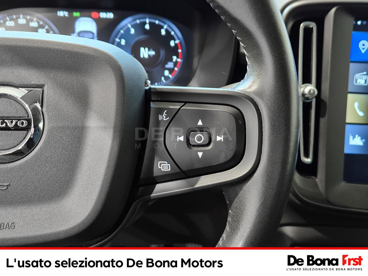 Volvo XC40 1.5 t3 momentum core 163cv my21