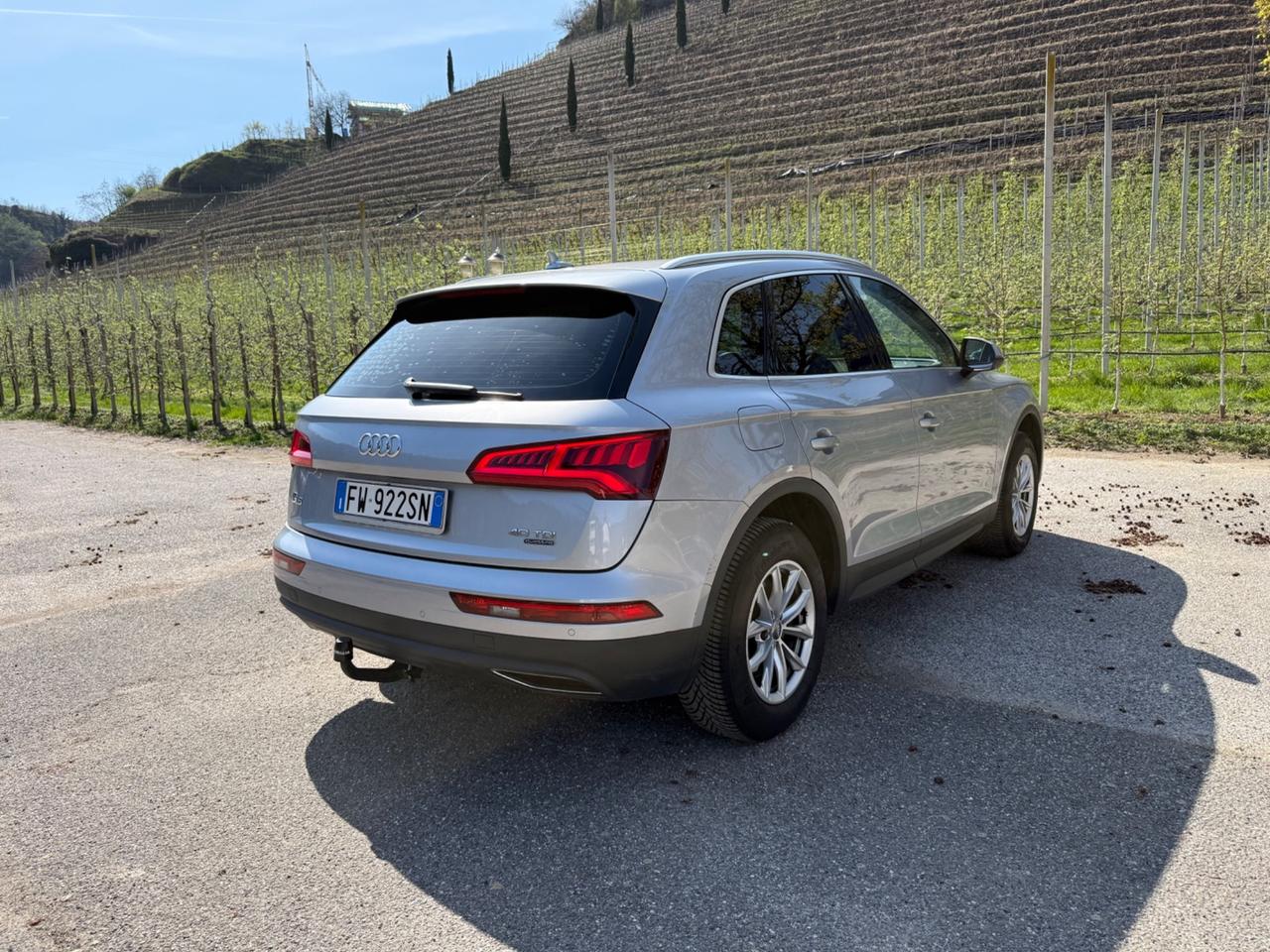 Audi Q5 40 TDI quattro S tronic Business Sport