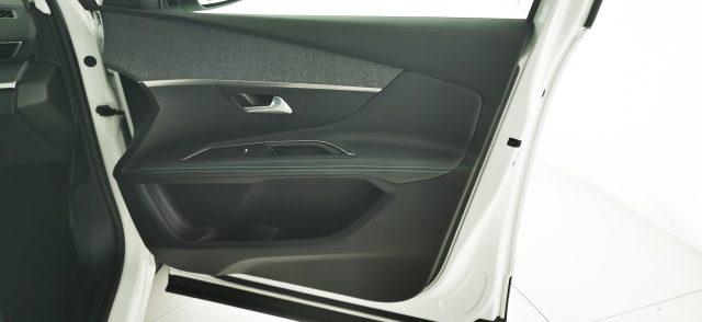 PEUGEOT 3008 Hybrid4 300 e-EAT8 Allure Pack