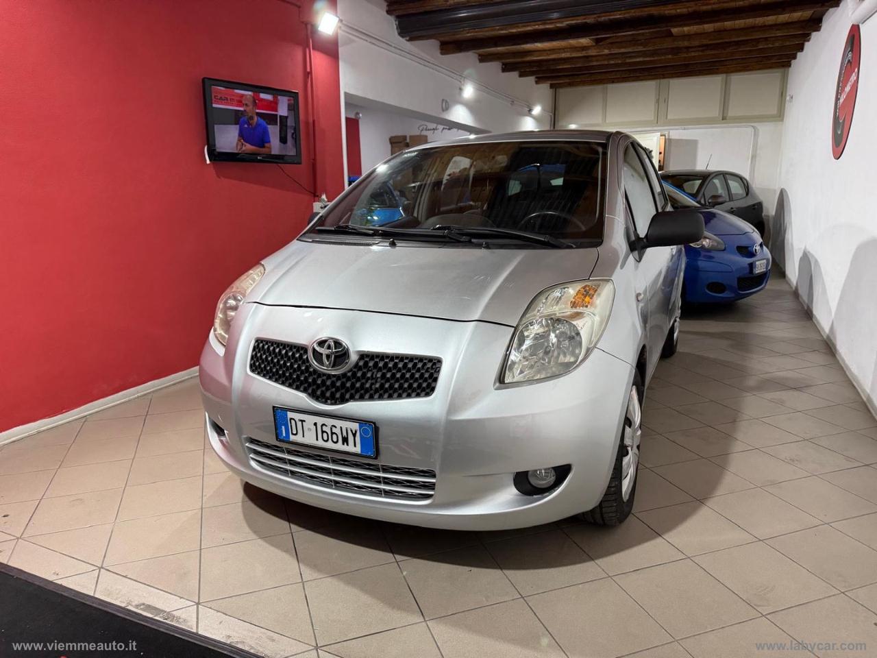 TOYOTA Yaris 1.0 5p. Sol