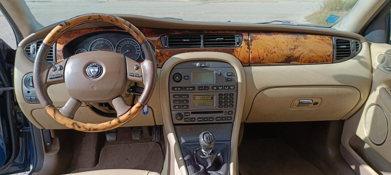 Jaguar X-Type 2.2D cat Executive