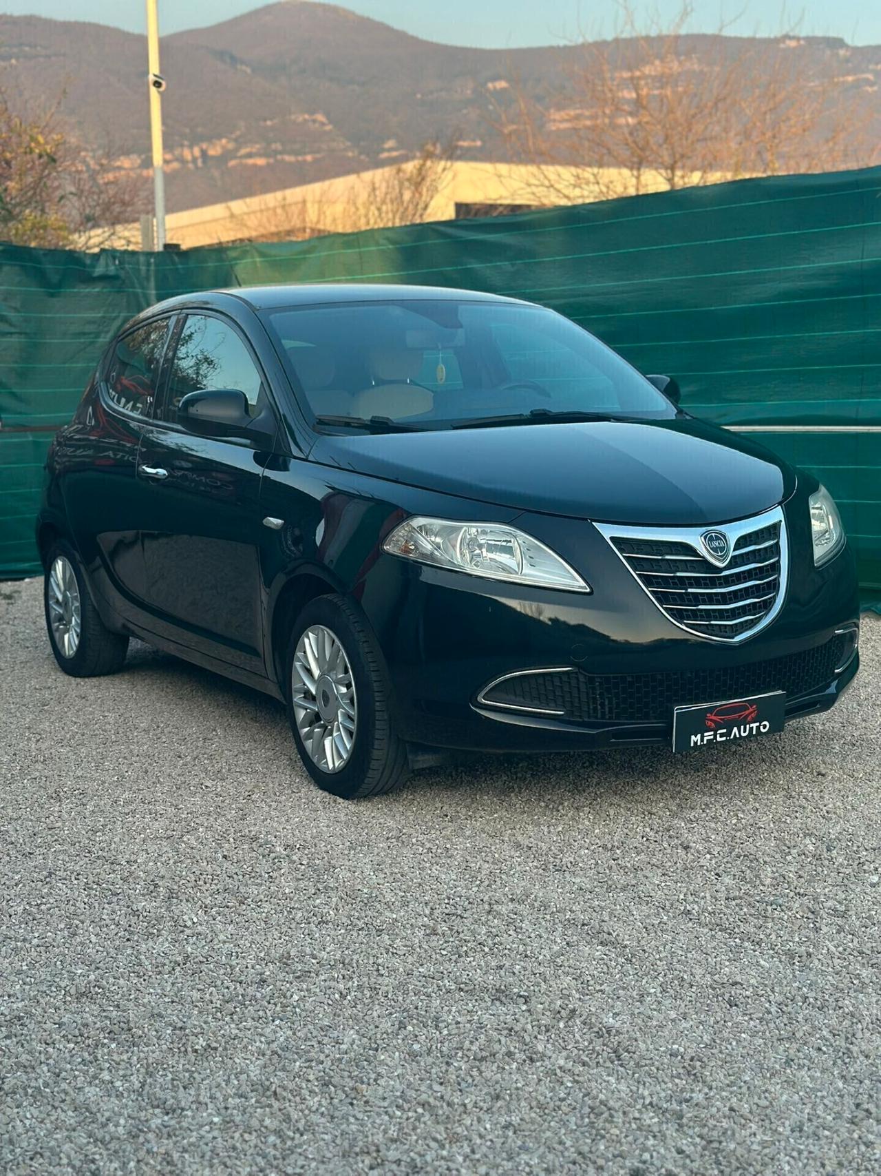 Lancia Ypsilon Platinim 2015 1.2 Gpl !!
