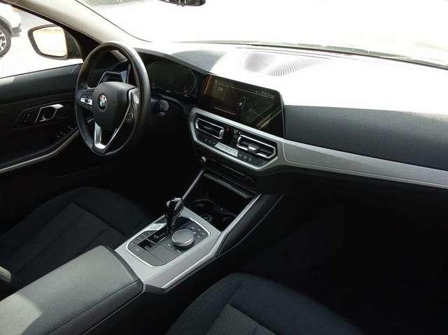 BMW 318 d Touring MHEV 48V Steptronic Business Advantage