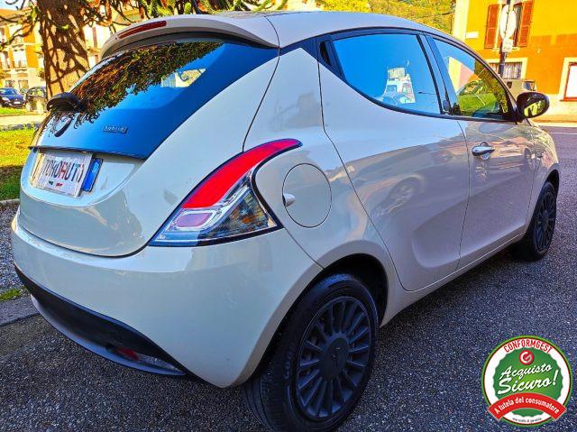 LANCIA Ypsilon 1.0 FireFly 5P Hybrid Ecochic Silver