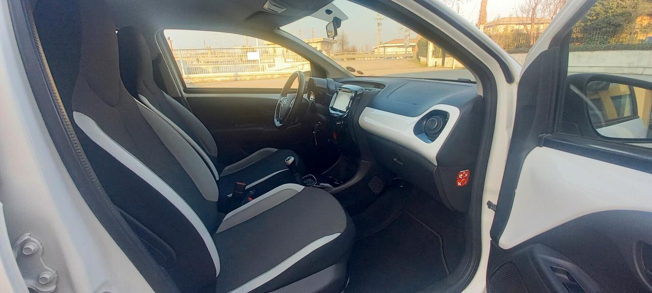 Toyota Aygo Benzina cc. 1.000 Mod. X-Play 5 Porte Utilizzabile anche per i Neopatentati SOLO 87.470 KM...!!!