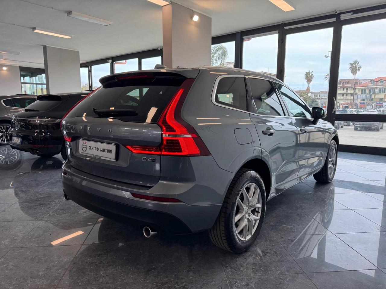 Volvo XC60 2.0 d4 190cv Awd Momentum Cockpit Full