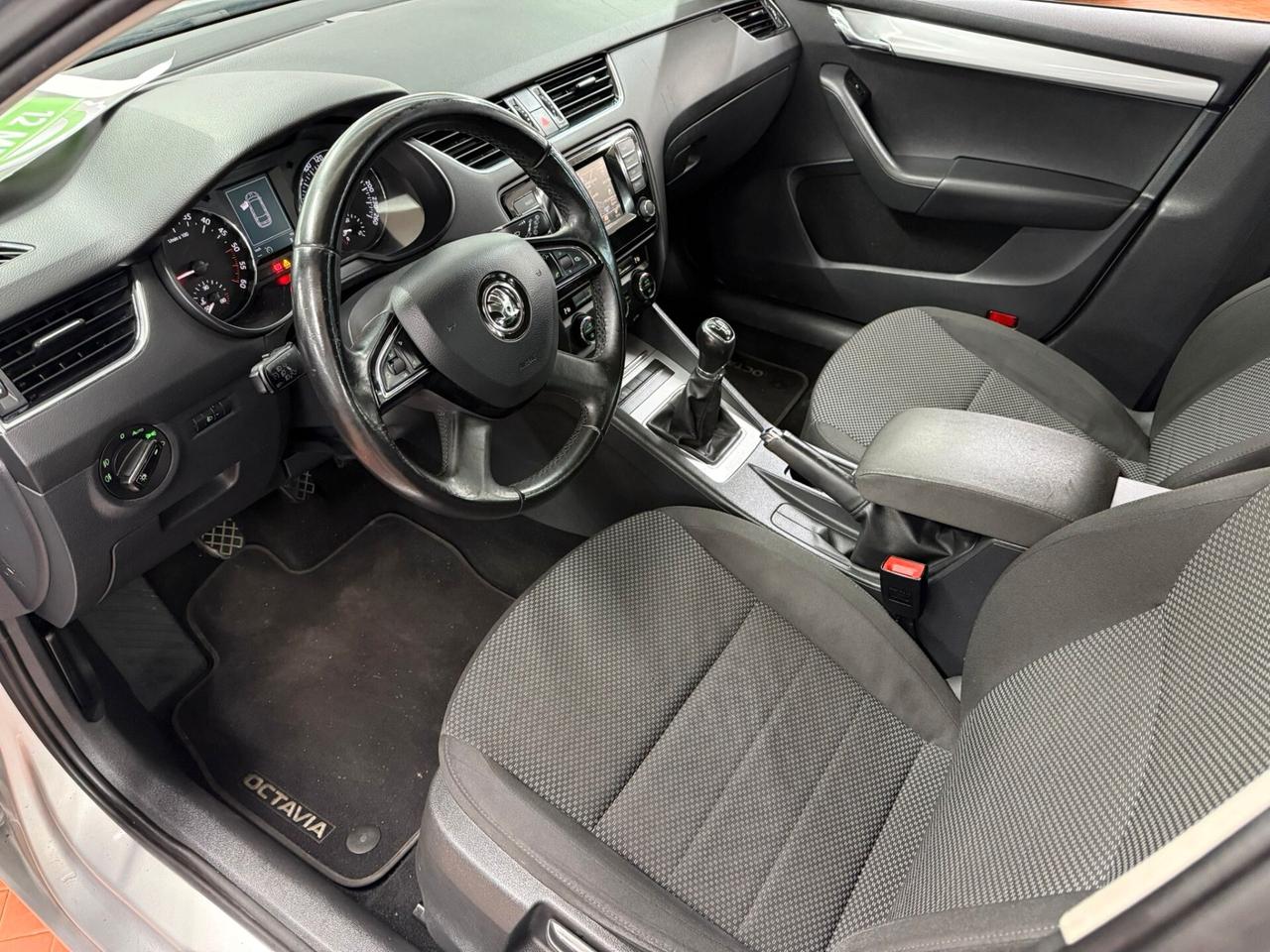 Skoda Octavia 1.6 TDI 105 CV ok Neopatentati