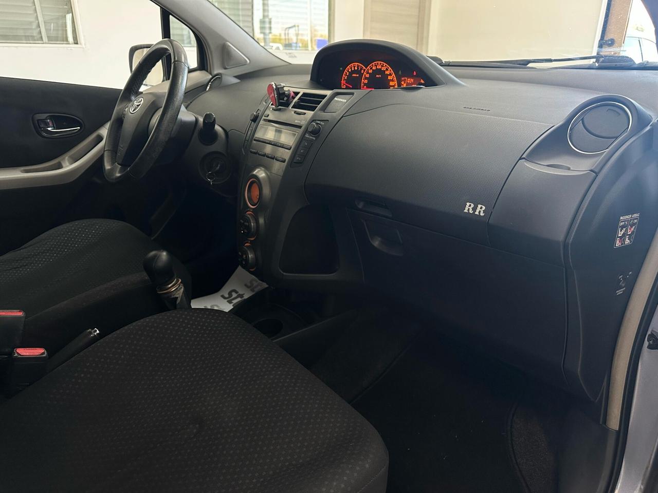 Toyota Yaris 1.0 5 porte