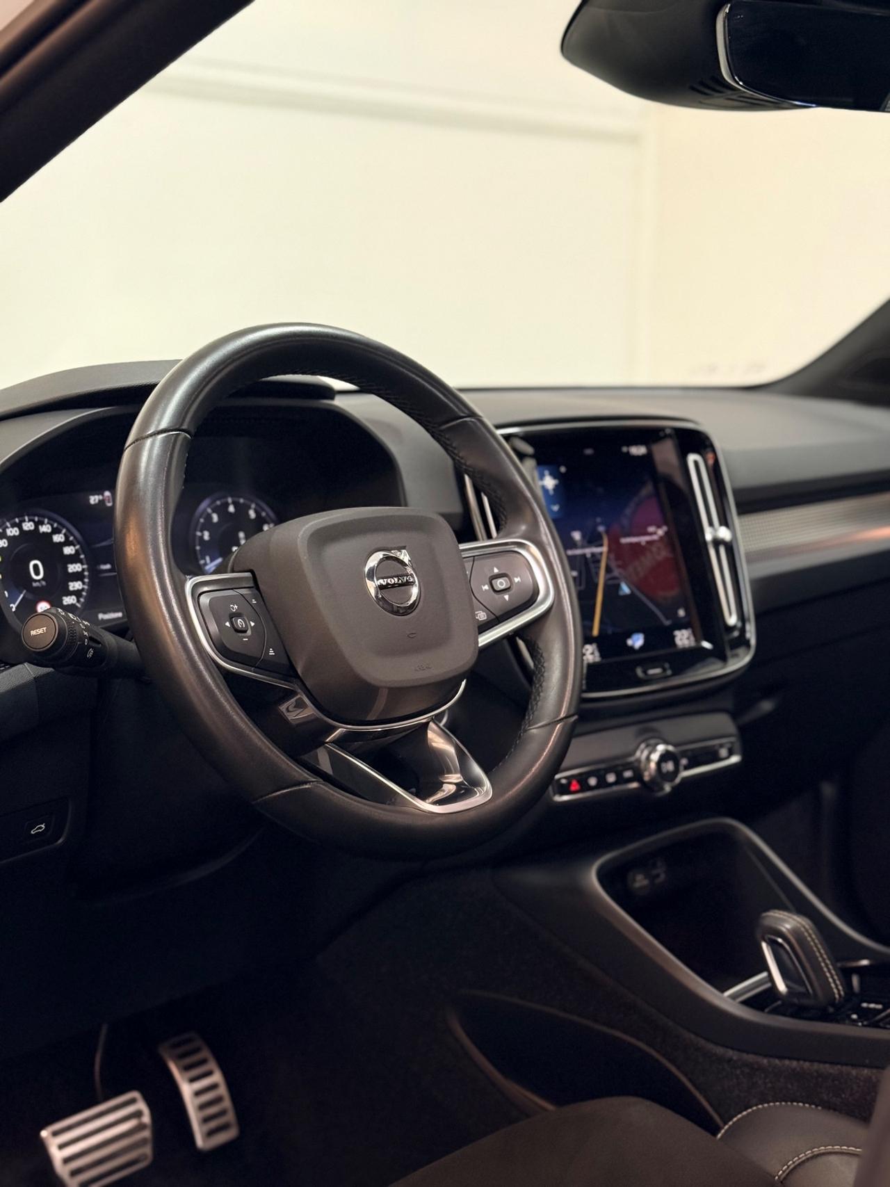 Volvo XC40 2.0 B4 mhev 197CV AWD Geartronic R-design 06/2021