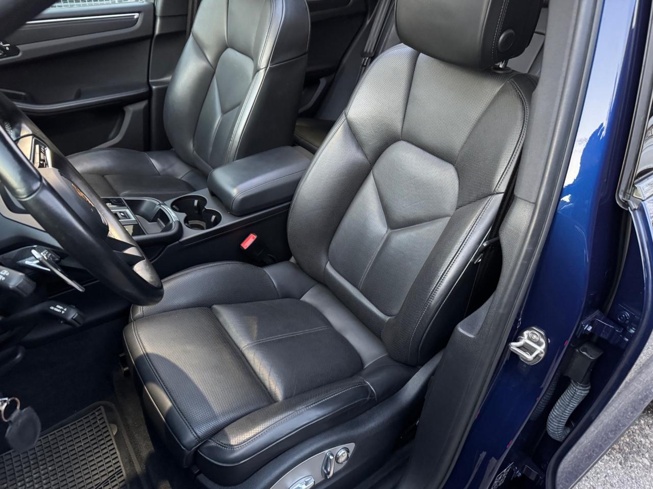 Porsche Macan cerchi 21, tetto, tagliandi Porsche