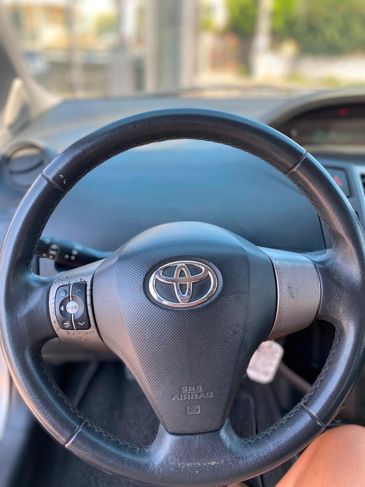 Toyota Yaris 1.0 5 porte