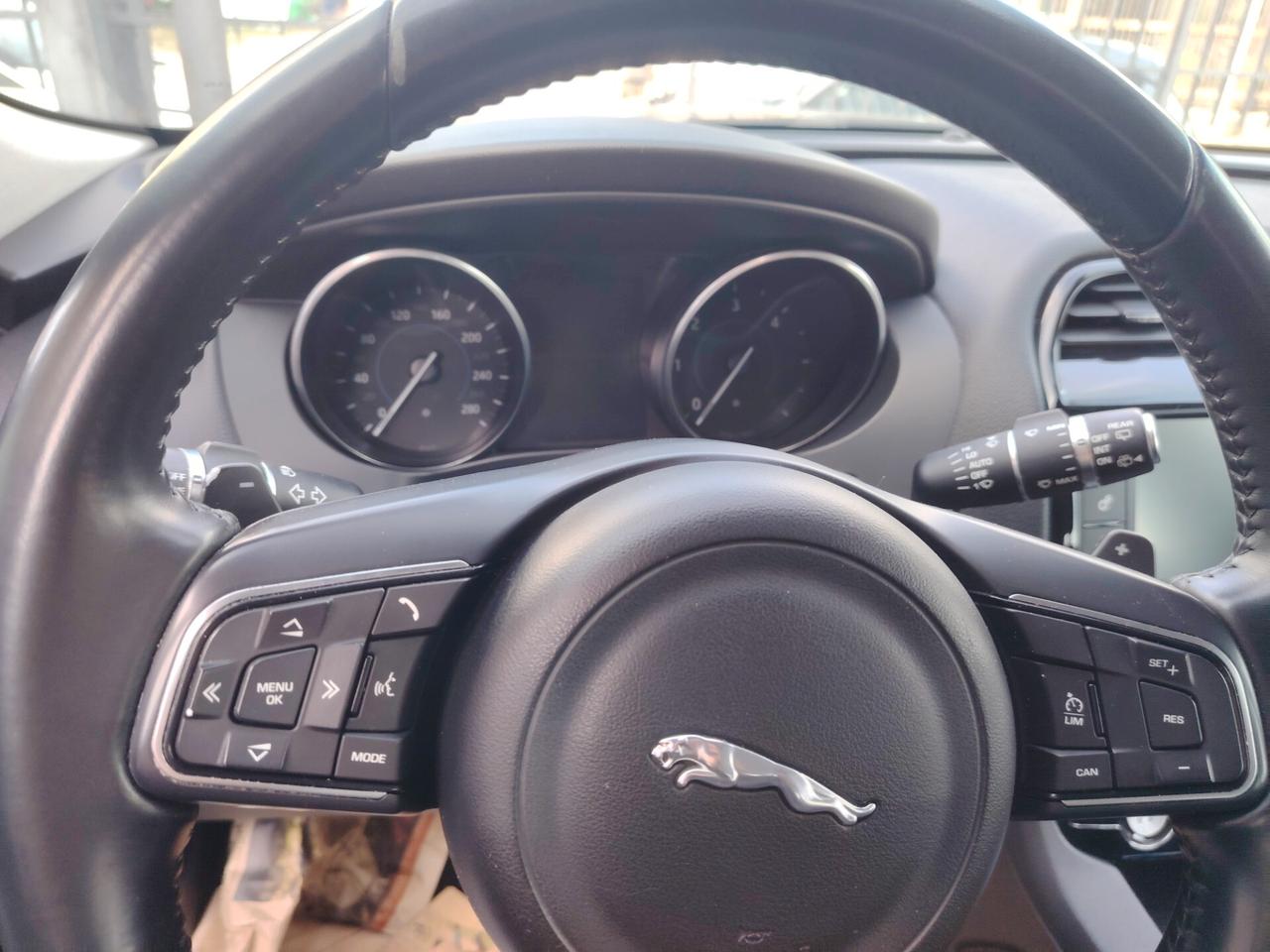 Jaguar F-Pace 2.0 D 240 CV AWD aut. Pure