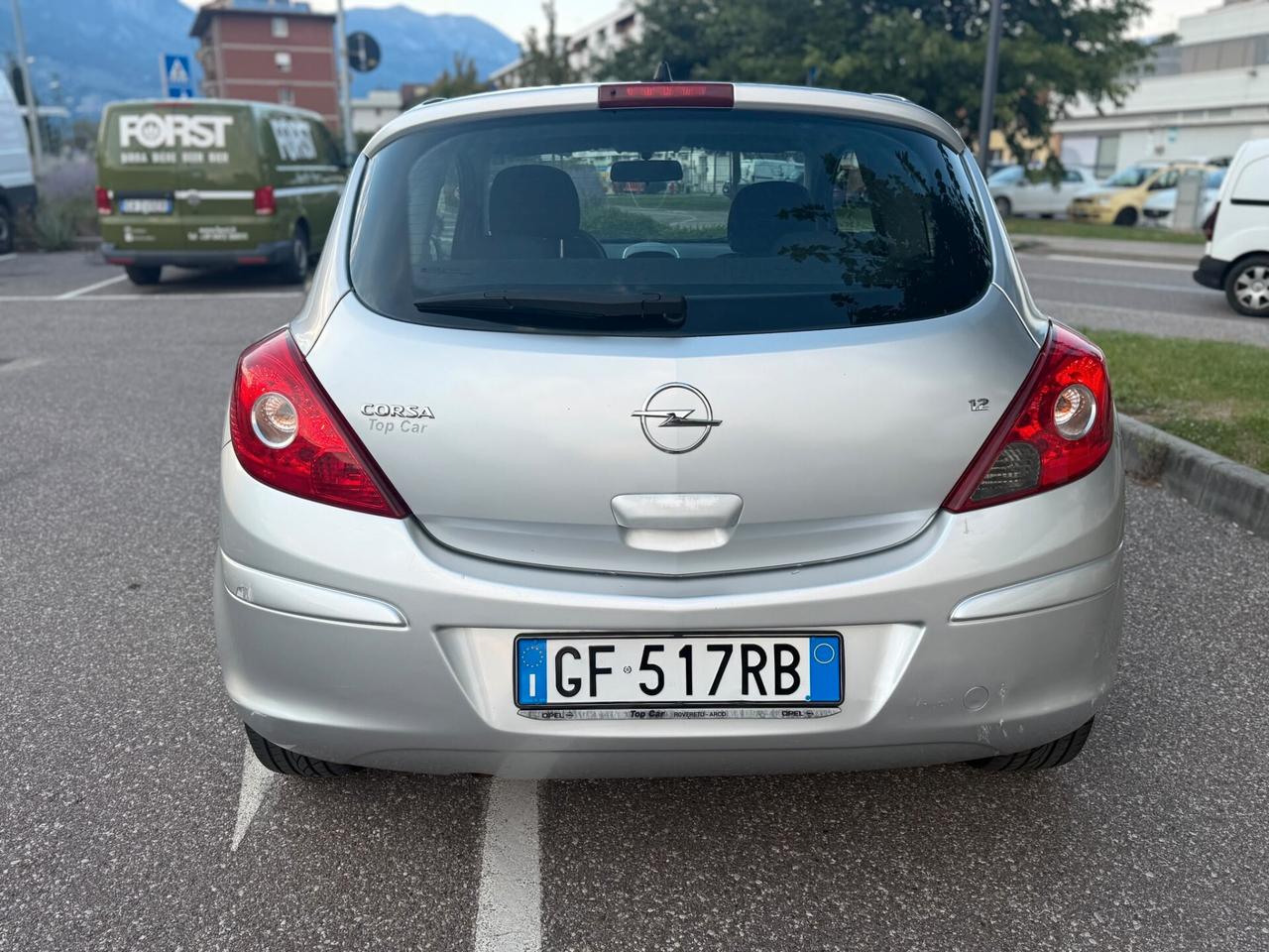 Opel Corsa 1.2 3 porte Club