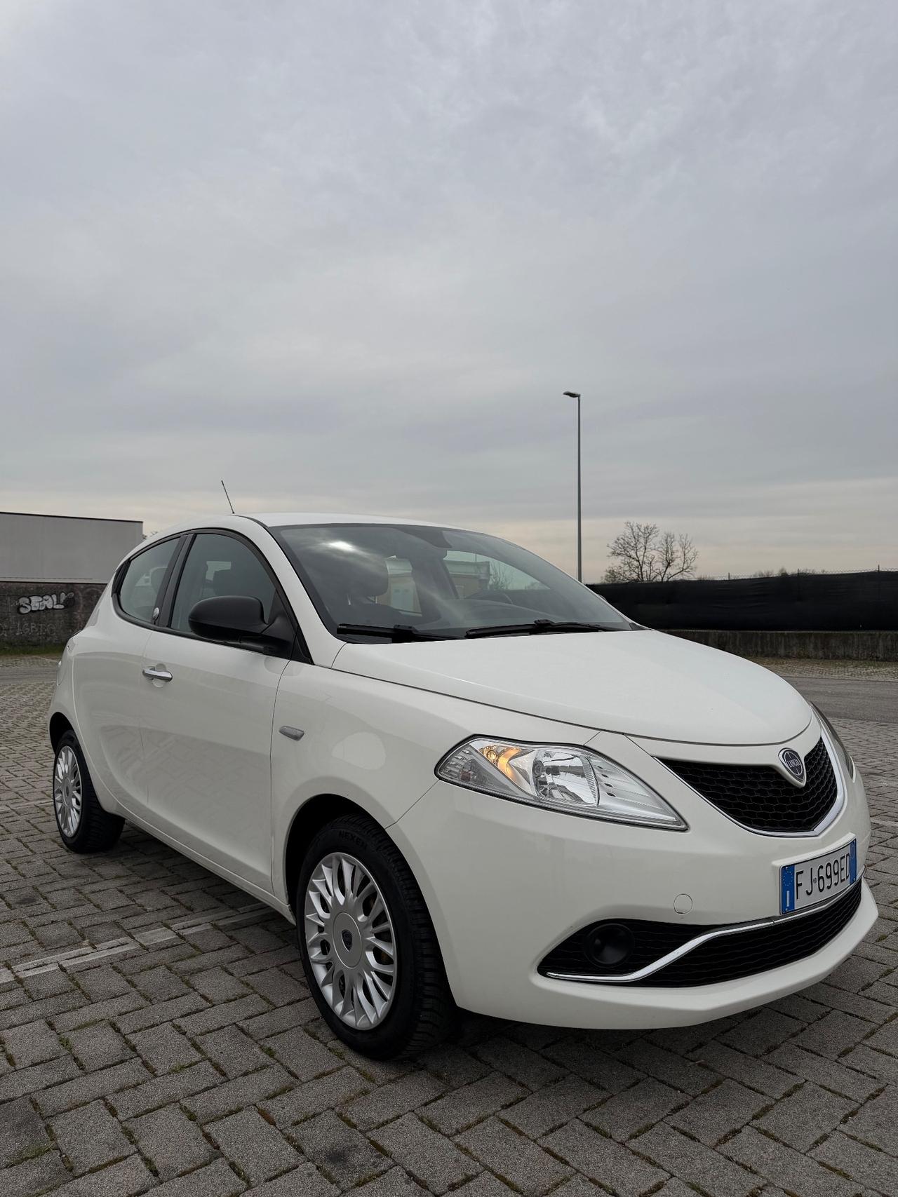 Lancia Ypsilon 1.2 69 CV 5 porte GPL Ecochic Gold