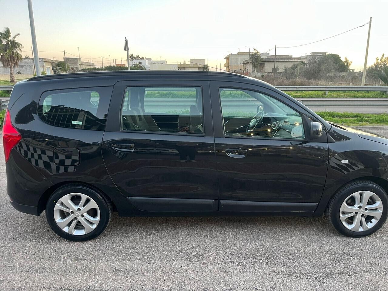 Dacia Lodgy 1.5 dCi Lauréate Gancio traino Unipro 2014