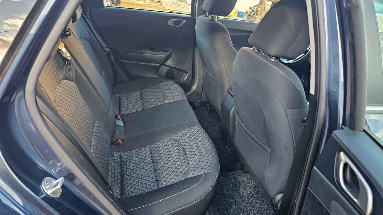 KIA CEED SW 1.6 CRDI 115 CV 2019 ECO BUSINESS CLASS DCT SW (AUTOCARRO) BLUE MET € 8.900,00