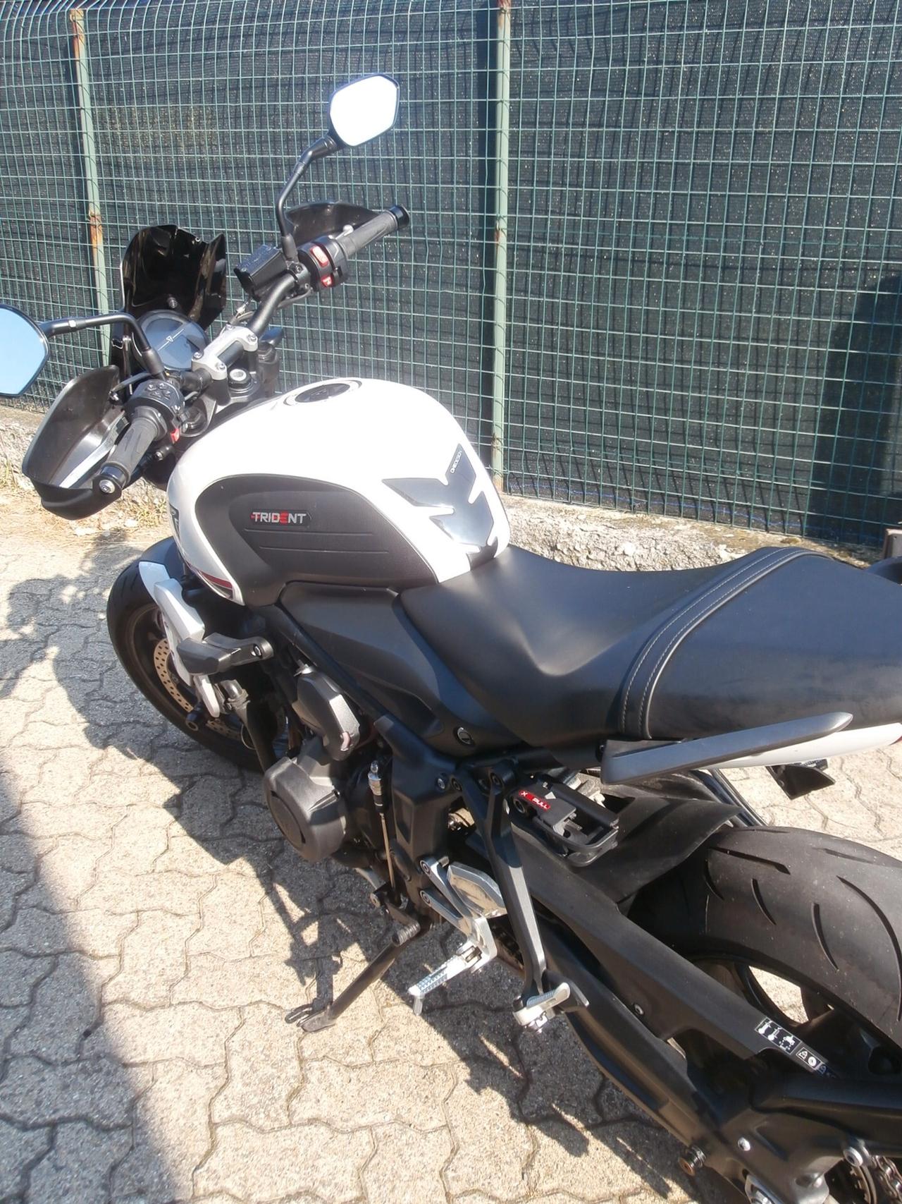 Triumph Trident 660 del 2021 DEPOTENZIATA compreso trapasso-tagliando-garanzia