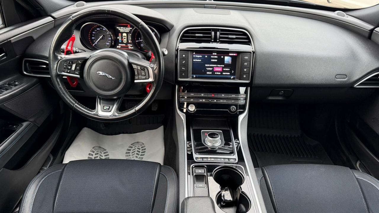 Jaguar XE 2.0 D Turbo Portfolio