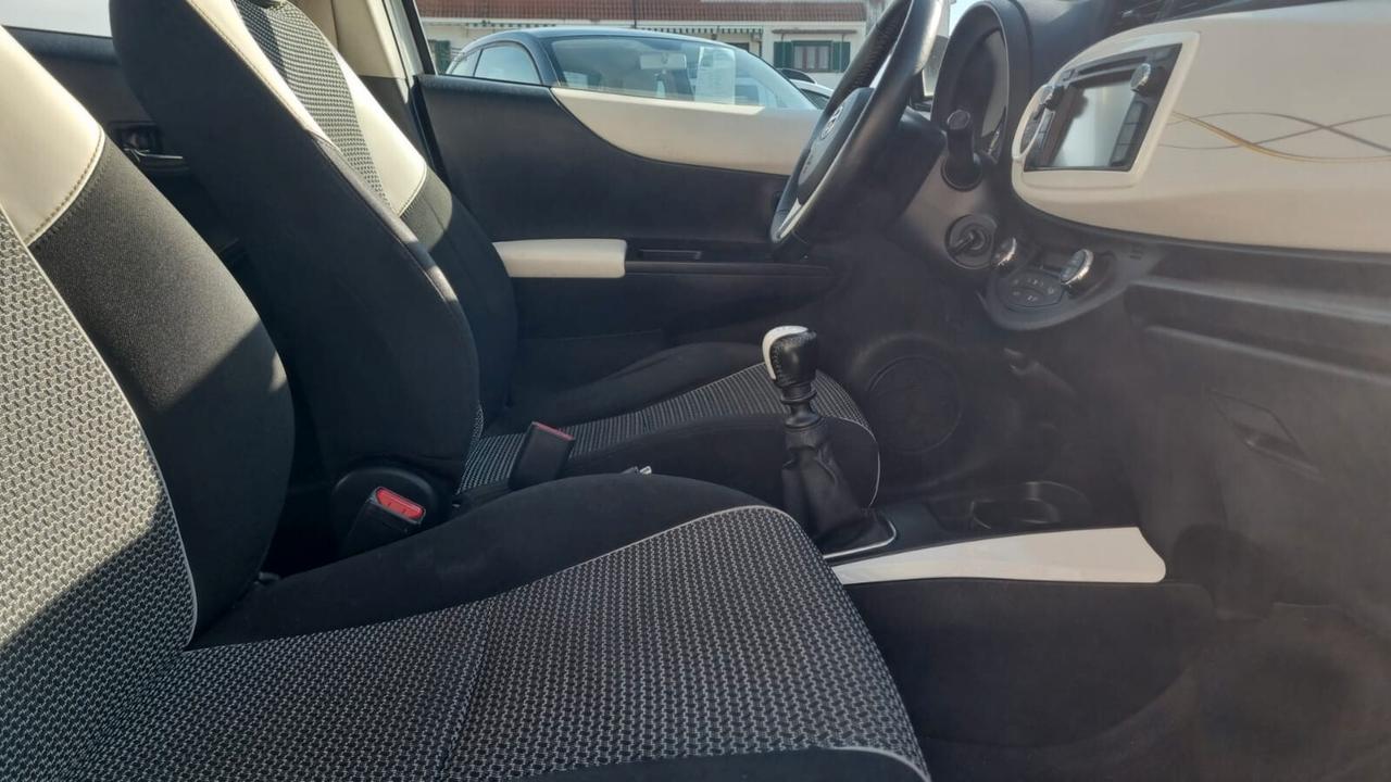 Toyota Yaris 1.4 D-4D 5 porte Lounge 90CV-66KW