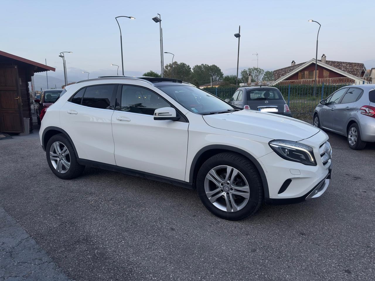 Mercedes-benz GLA 200 GLA 200 d Sport pelle tetto led cerchi in lega 18*