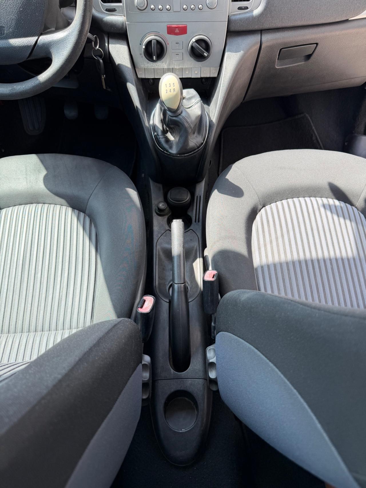 Lancia Ypsilon 1.2 B-colore- cinghia sostituita-neopatentati-Garanzia