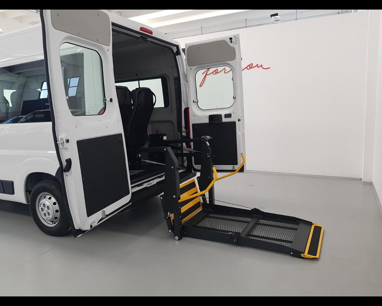 PEUGEOT Peugeot Boxer 140cv Trasporto Disabili 9 Posti con Sollevatore Doppio Braccio