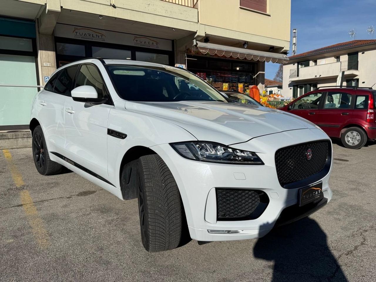 Jaguar F-Pace 180 cv #8582