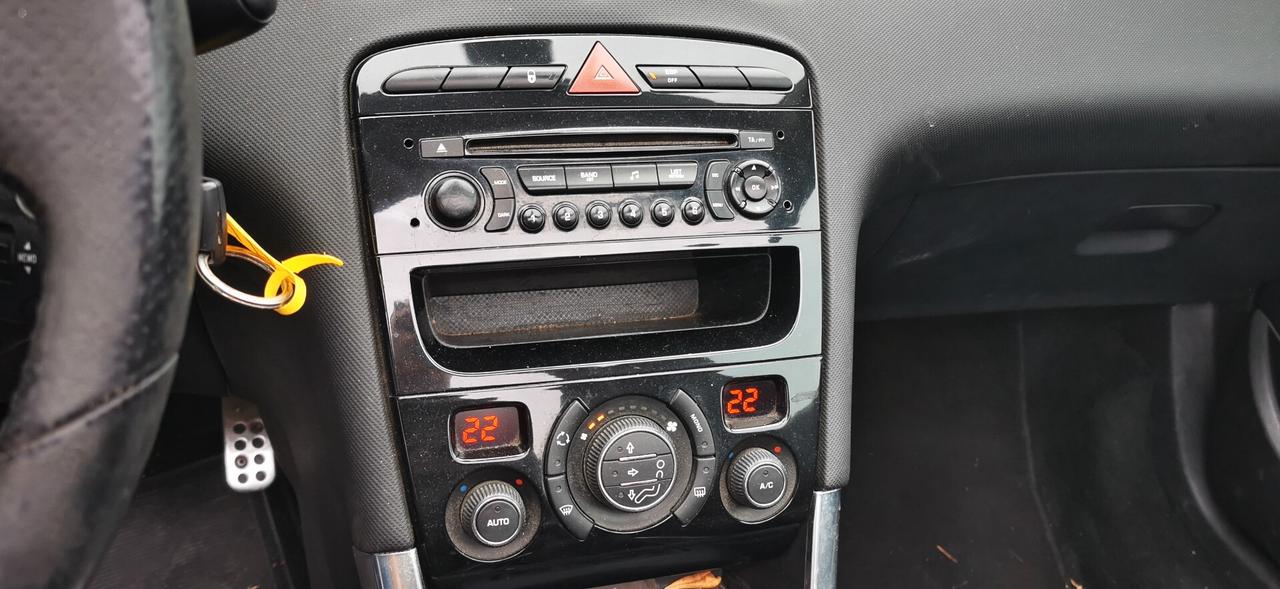 Peugeot 308 1.6 HDi 112CV CC Féline