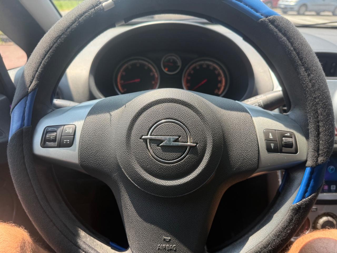Opel Corsa 1.2 5 porte Club