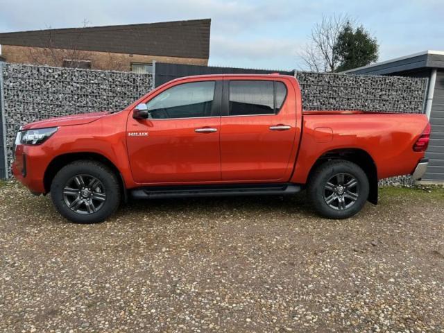 Toyota Hilux 2.4 D-4D AT 4WD 5-S Professional Premium L