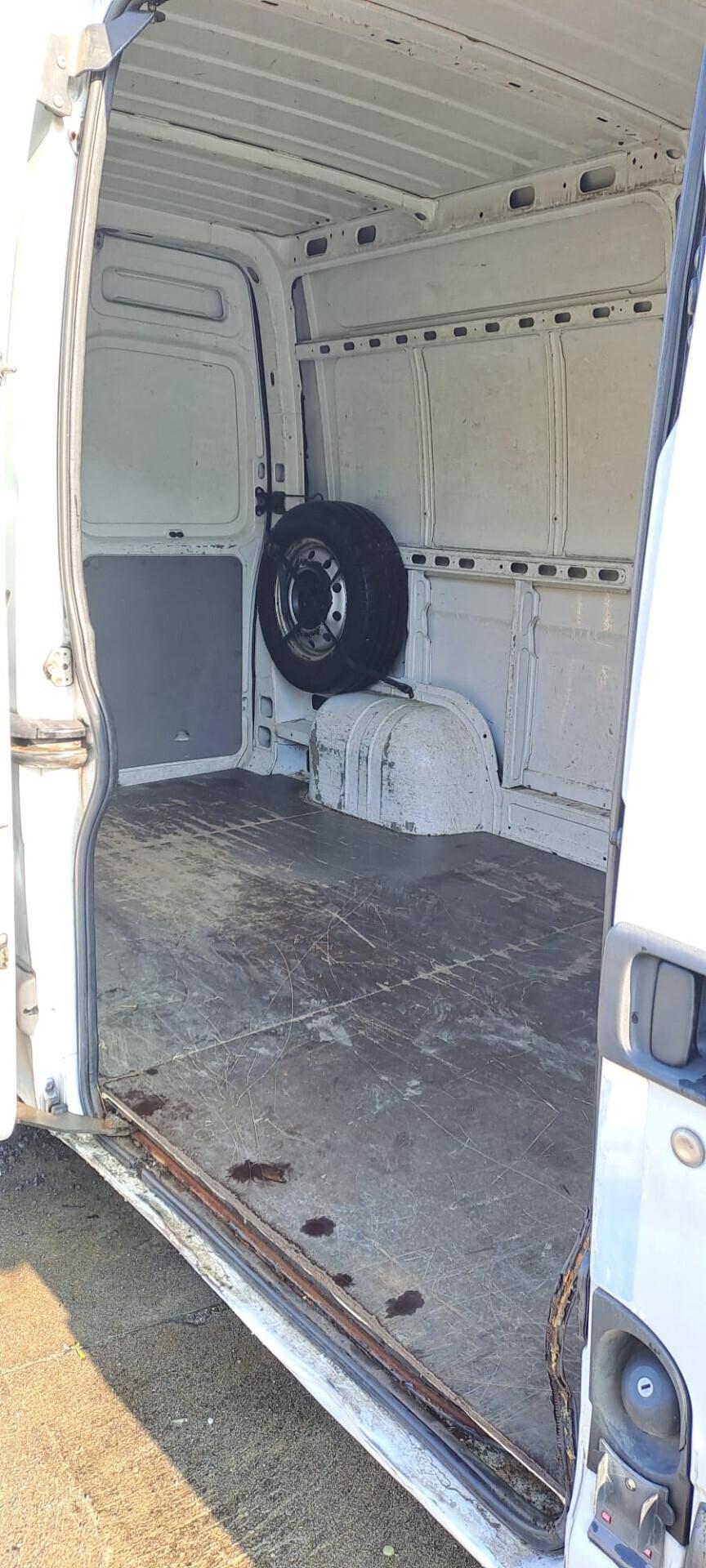 Nissan Interstar 2.5 dCi/120 cv furgone 2011