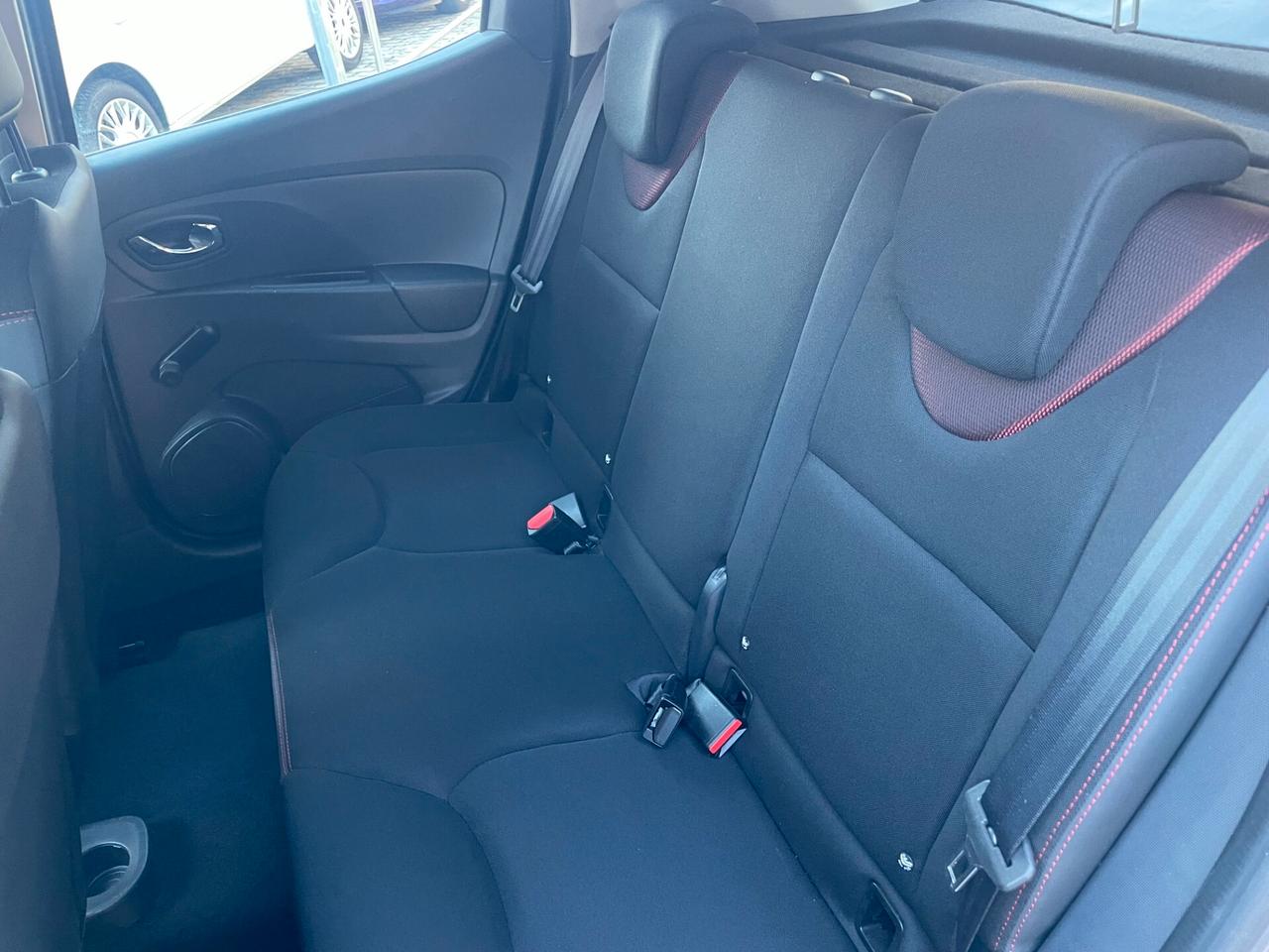 Renault Clio 1.2 75CV 5 porte Costume National +NAVI NEOPATENTATI