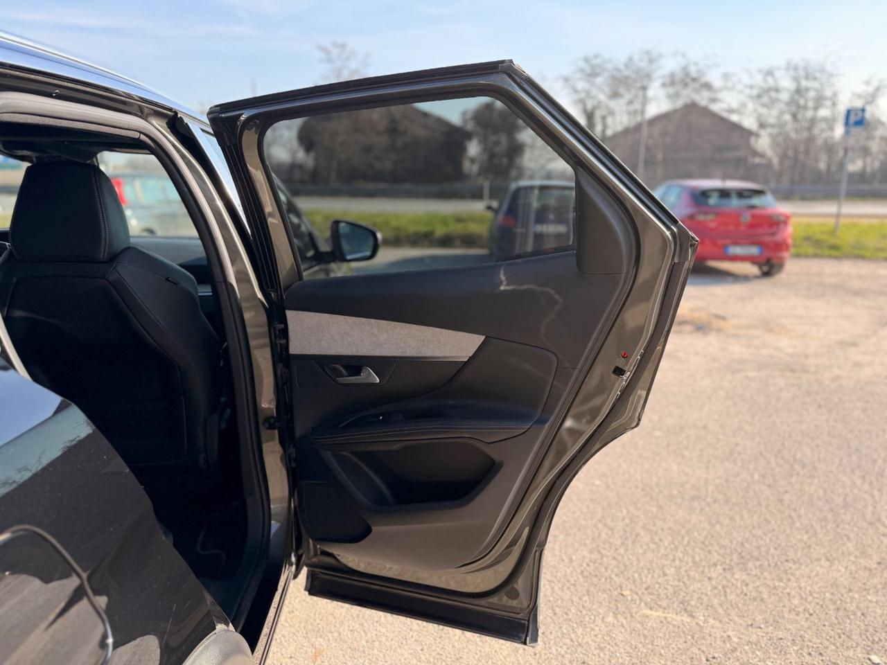 Peugeot 3008 GT 2.0 Blue HDI 180 GT B-COLOR #8587