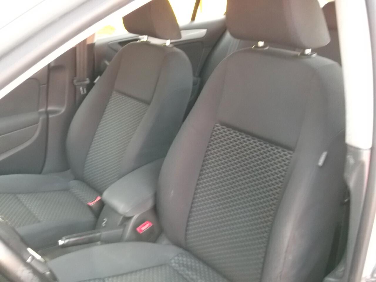 Volkswagen Golf 1.6 TDI Comfortline 2011