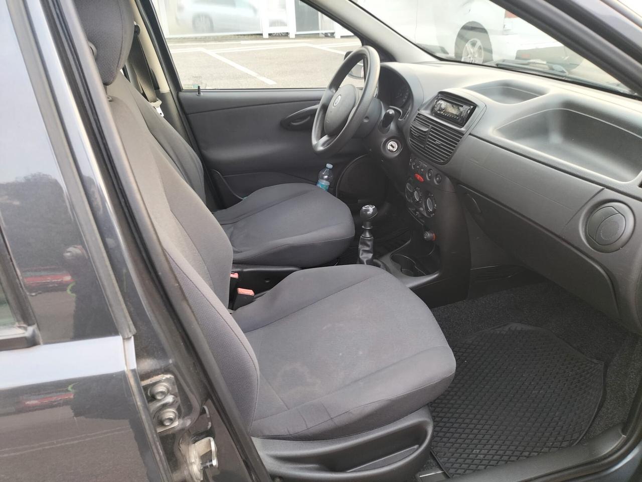 Fiat Punto 1.2i benzina euro 4 OK NEOPATENTATI