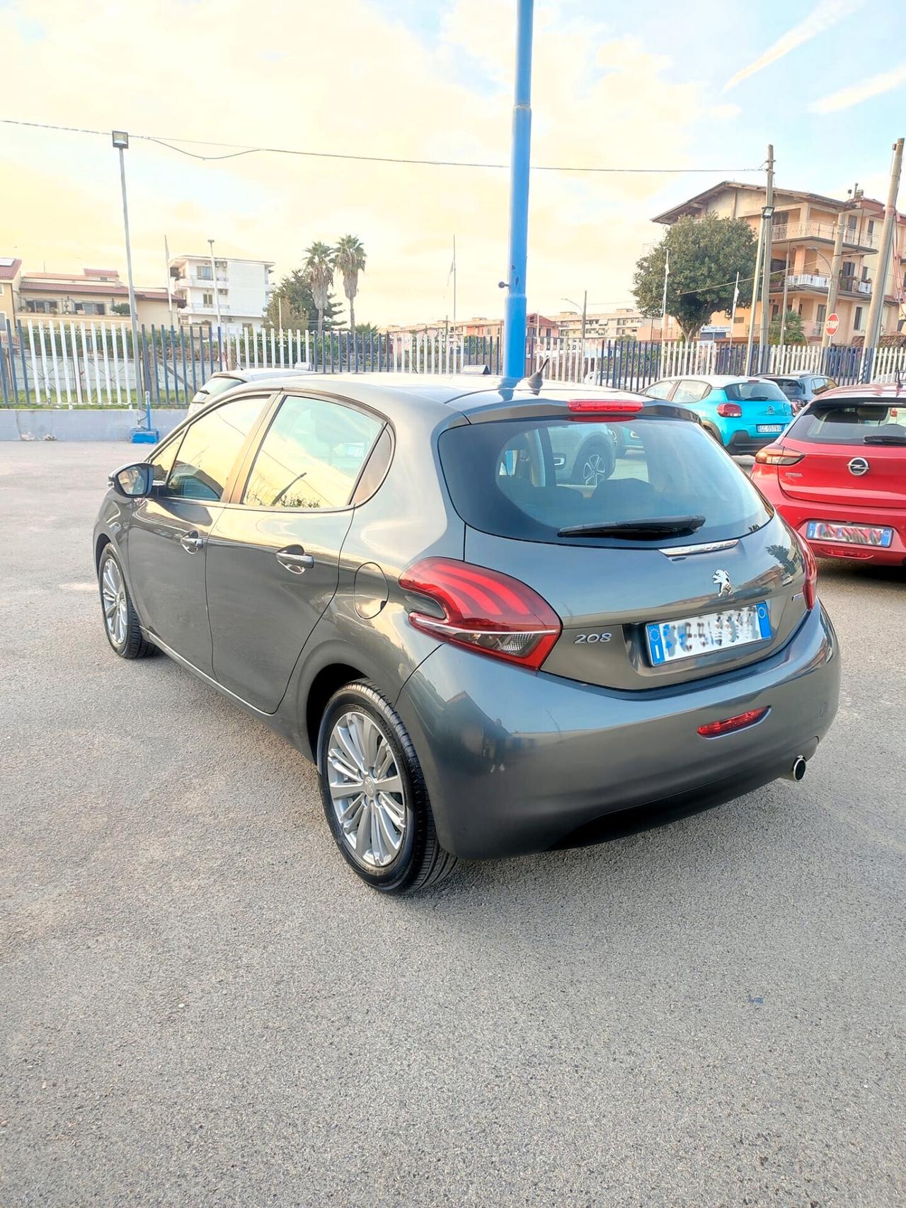 Peugeot 208 PureTech 82 5 porte Allure