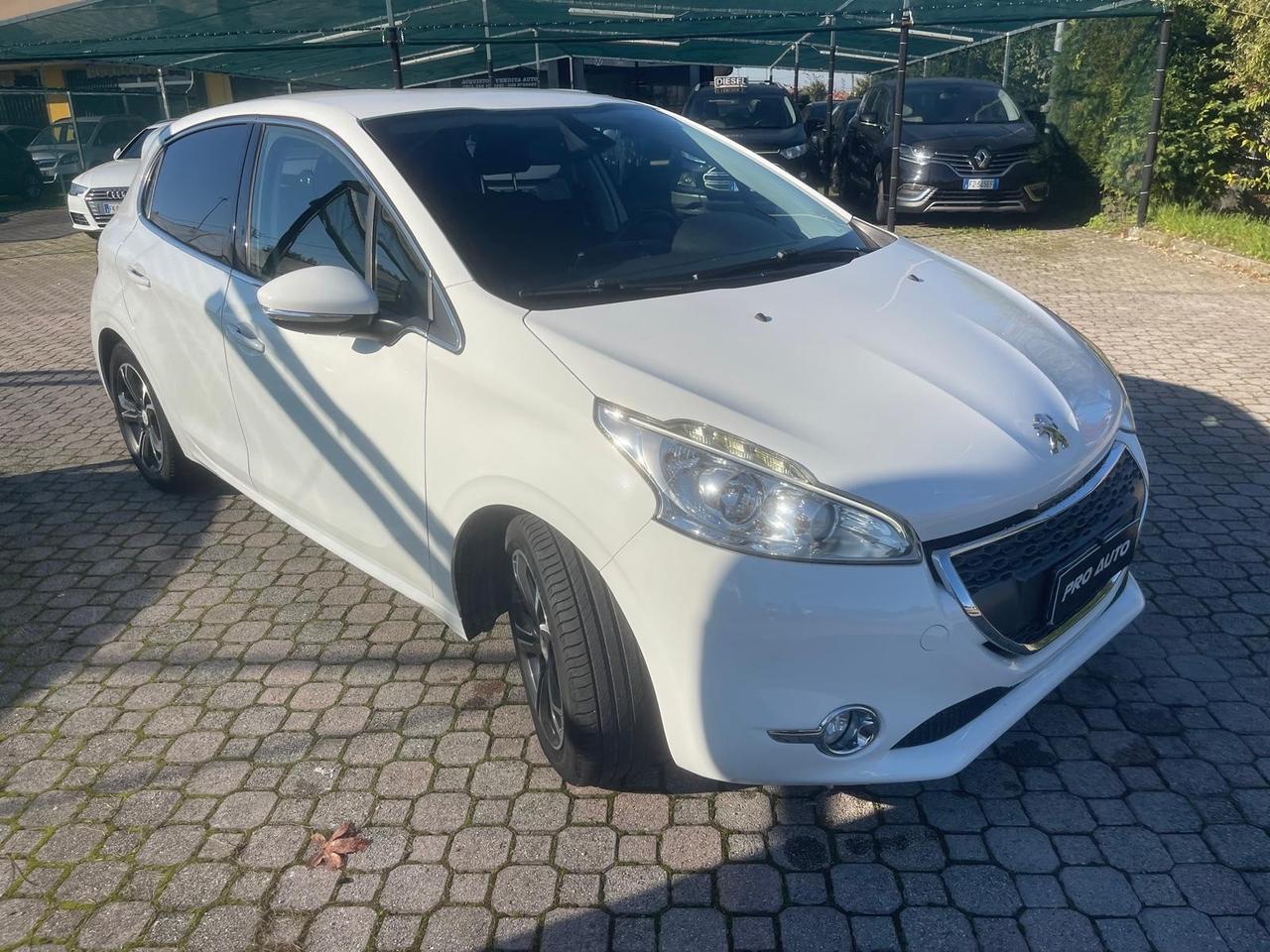 Peugeot 208 1.4 HDi 68 CV 5 porte Allure